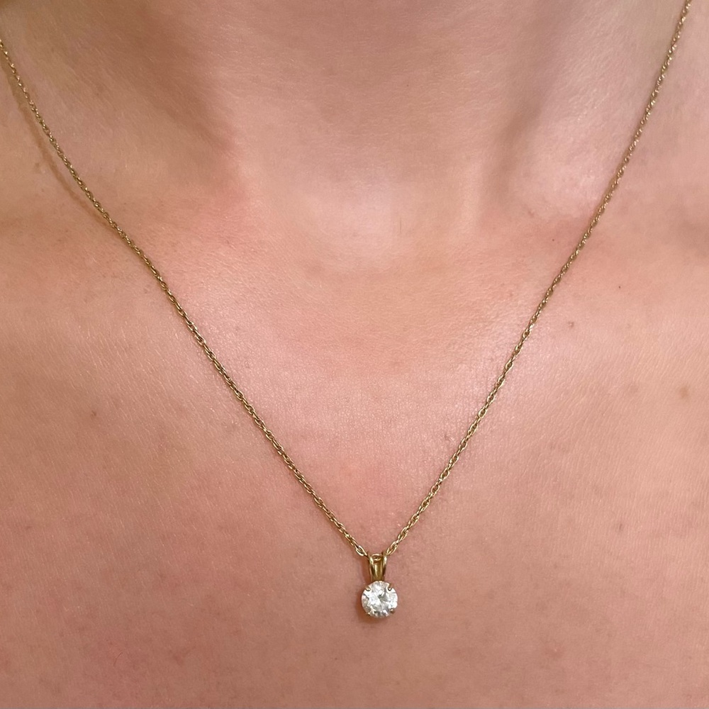⭕️SOLD⭕️ 10k Gold Necklace with Cz Solitaire Pendant